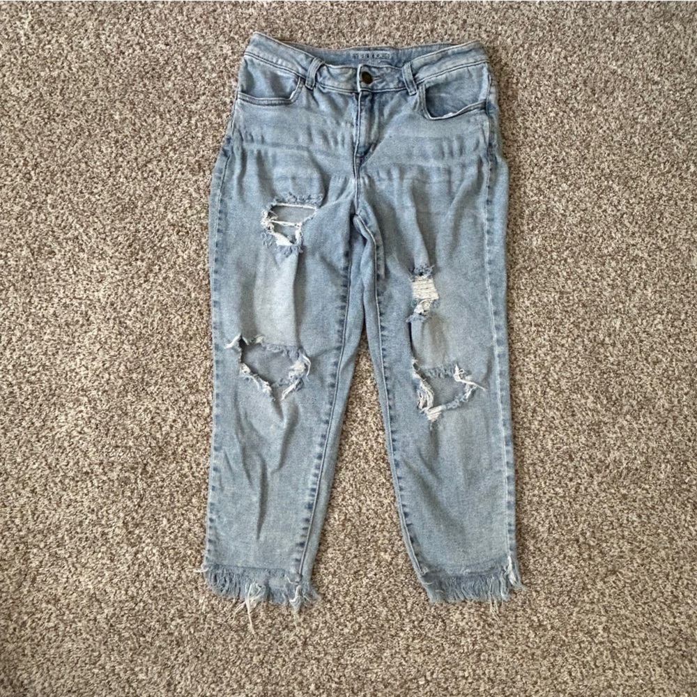 Maurices High Rise Light Wash Distressed Ripped Denim Jeans Casual 10 Short